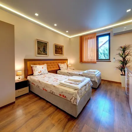 Sea Garden - First Line & Free Parking Apartment Burgas